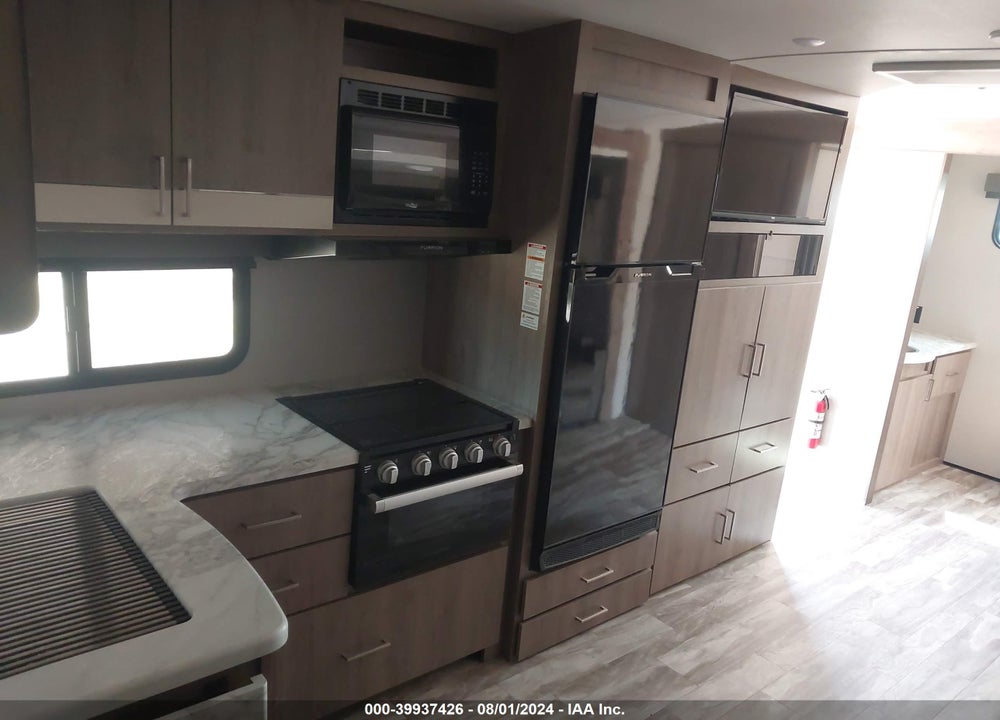 2022 GRAND DESIGN TRANSCEND VIN: 573TE3029N5509069