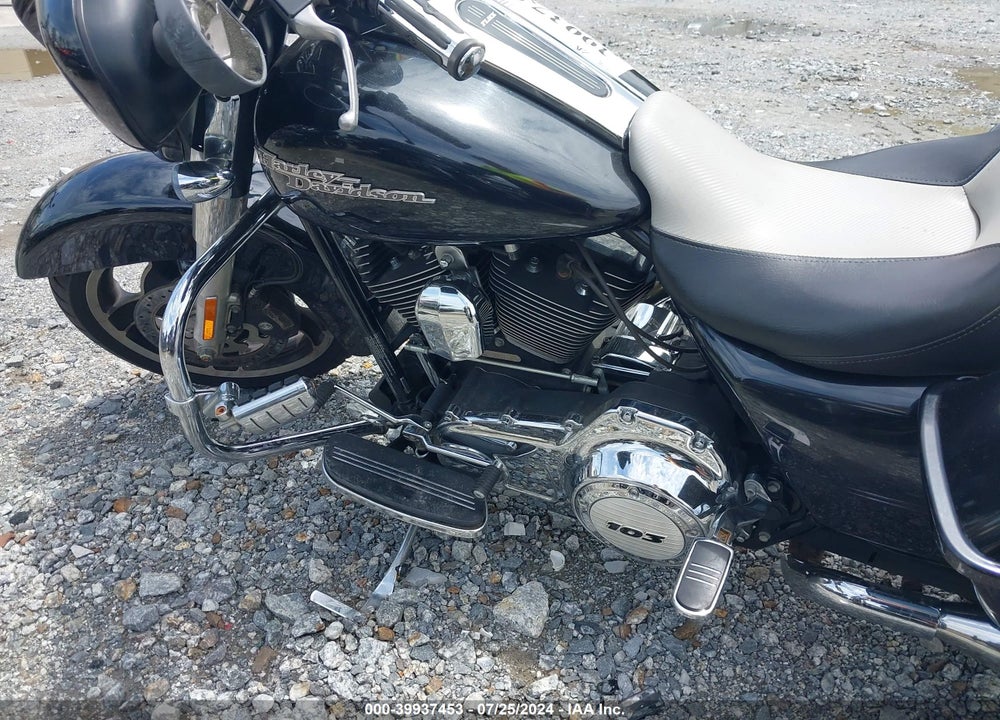 2013 HARLEY-DAVIDSON FLHX STREET GLIDE VIN: 1HD1KBM12DB649997