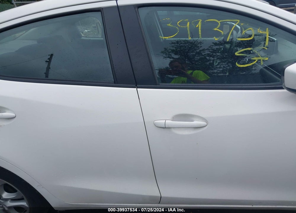 2016 SCION IA VIN: 3MYDLBZV6GY133110