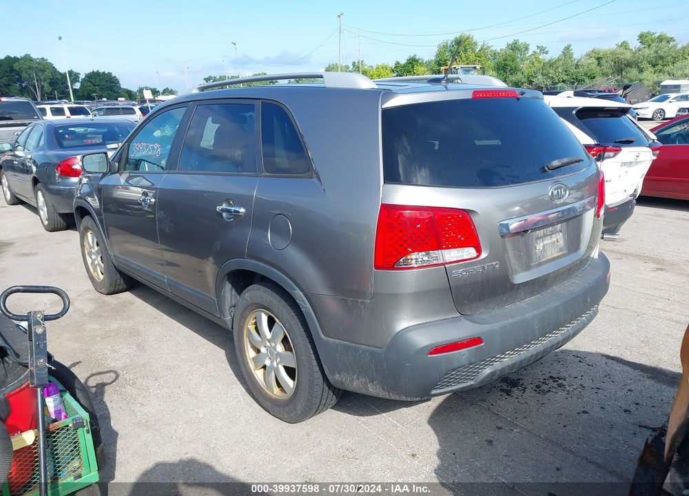 2011 KIA SORENTO LX VIN: 5XYKT3A12BG090791