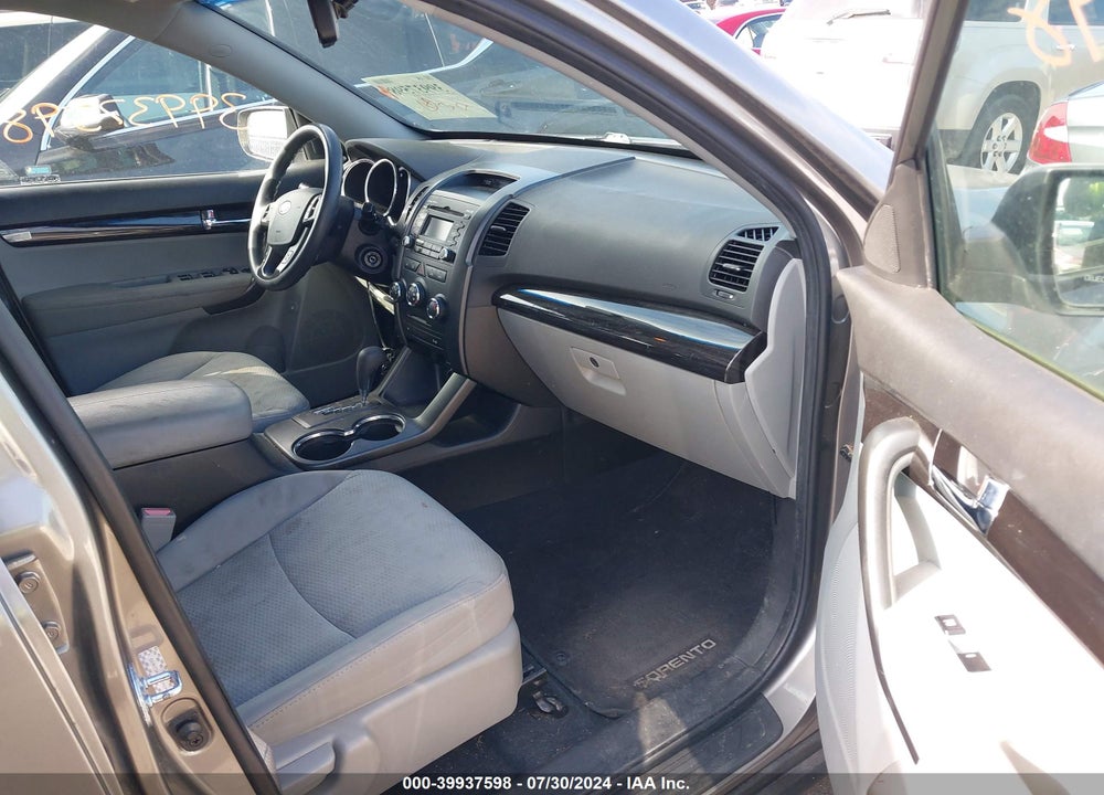 2011 KIA SORENTO LX VIN: 5XYKT3A12BG090791