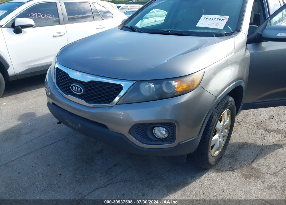 2011 KIA SORENTO LX VIN: 5XYKT3A12BG090791