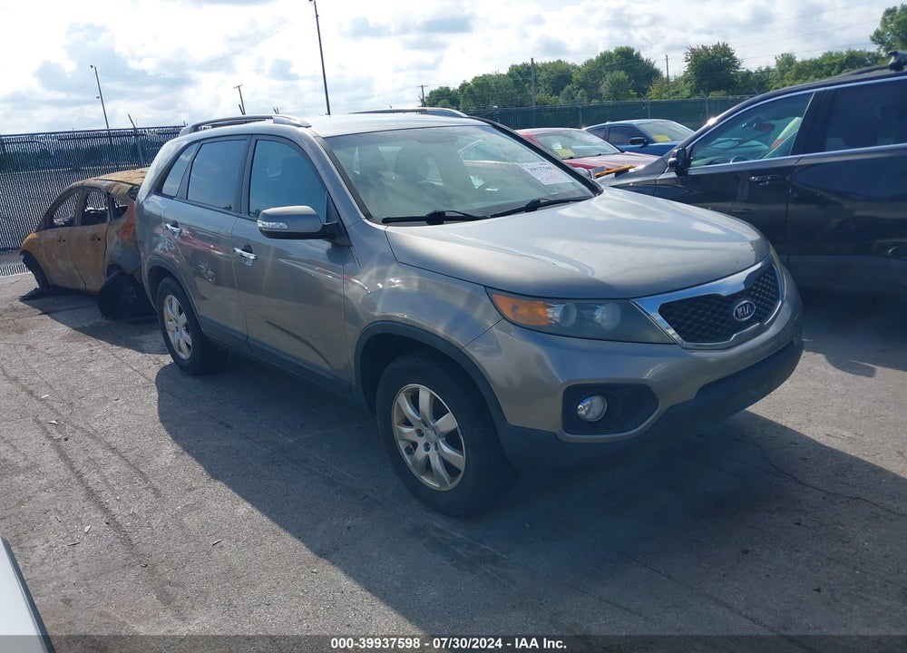 2011 KIA SORENTO LX VIN: 5XYKT3A12BG090791