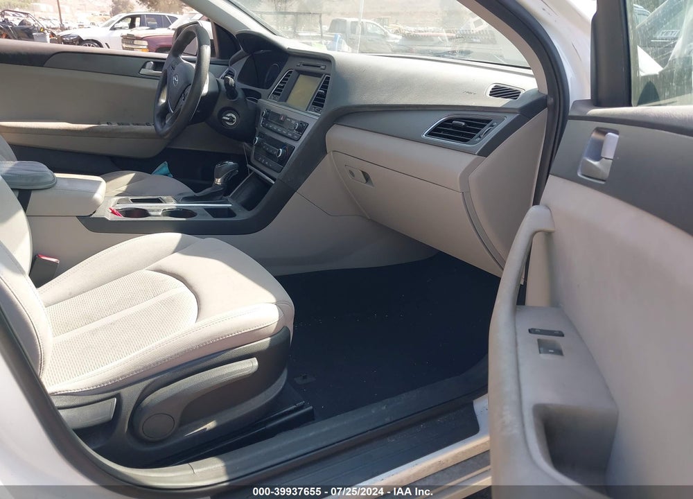 2016 HYUNDAI SONATA SE VIN: 5NPE24AF8GH359880