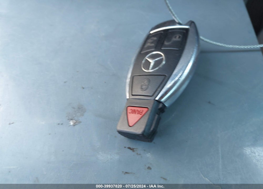 2000 MERCEDES-BENZ CLK 320 VIN: WDBLK65G2YT042355