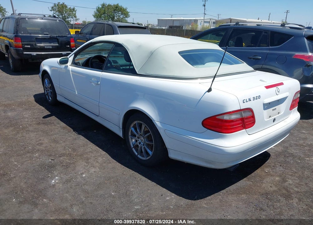 2000 MERCEDES-BENZ CLK 320 VIN: WDBLK65G2YT042355