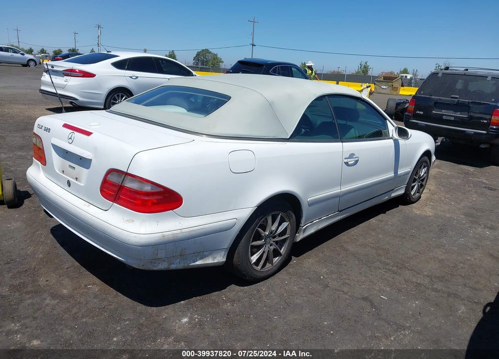 2000 MERCEDES-BENZ CLK 320 VIN: WDBLK65G2YT042355