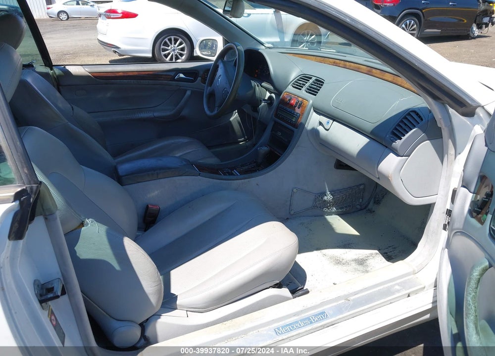 2000 MERCEDES-BENZ CLK 320 VIN: WDBLK65G2YT042355