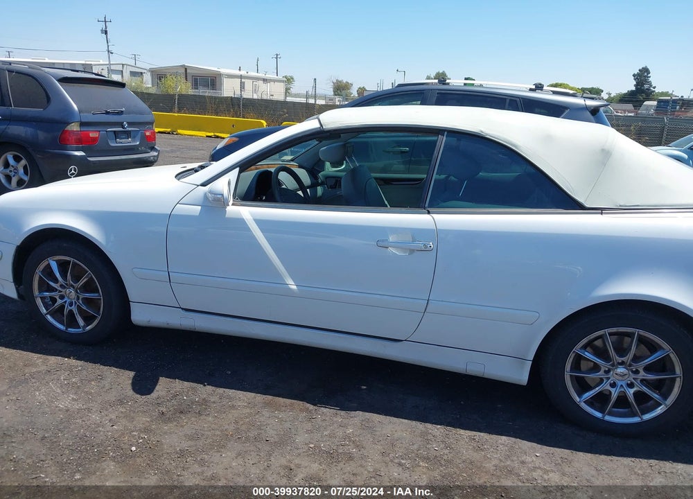 2000 MERCEDES-BENZ CLK 320 VIN: WDBLK65G2YT042355