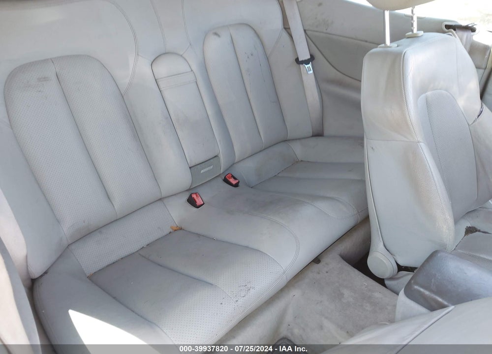 2000 MERCEDES-BENZ CLK 320 VIN: WDBLK65G2YT042355