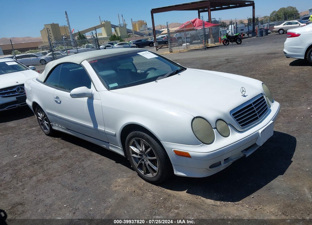 2000 MERCEDES-BENZ CLK 320 VIN: WDBLK65G2YT042355