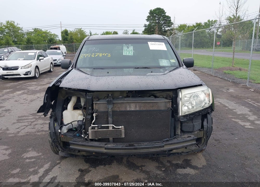 2011 HONDA PILOT LX VIN: 5FNYF4H22BB014419
