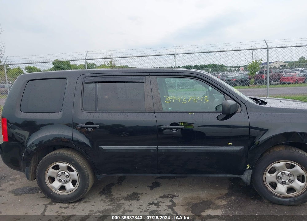 2011 HONDA PILOT LX VIN: 5FNYF4H22BB014419