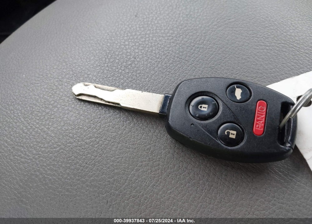 2011 HONDA PILOT LX VIN: 5FNYF4H22BB014419