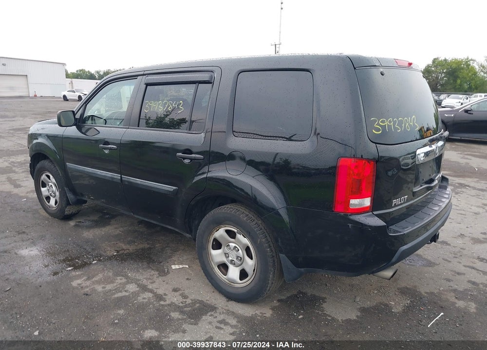 2011 HONDA PILOT LX VIN: 5FNYF4H22BB014419