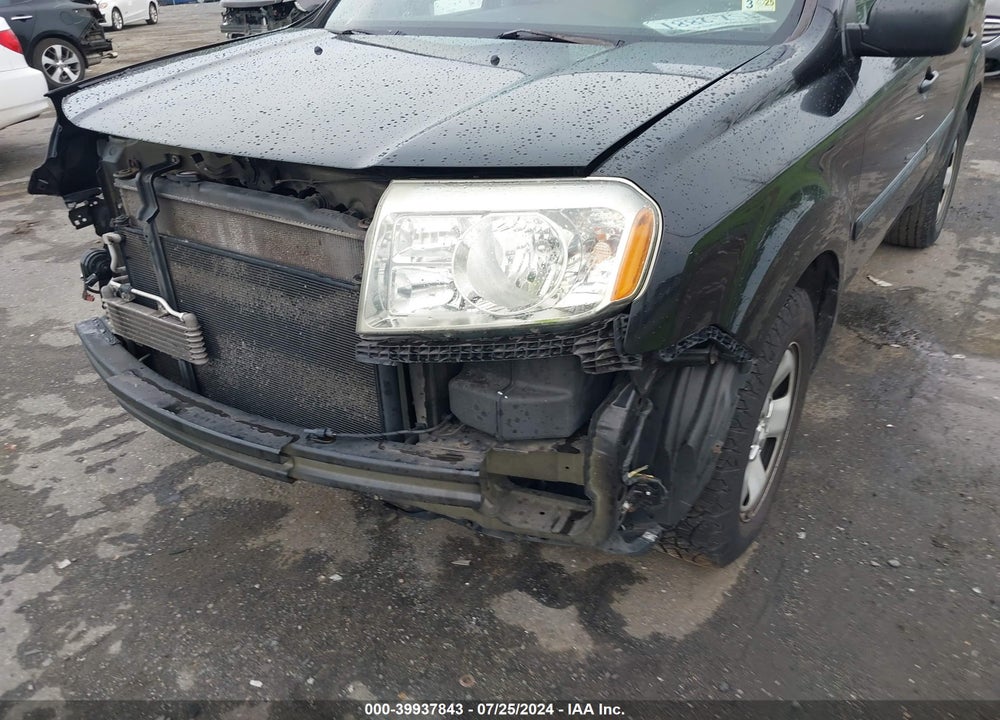 2011 HONDA PILOT LX VIN: 5FNYF4H22BB014419