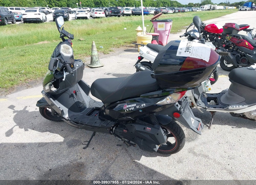 2023 YNGF 150CC SCOOTER VIN: LL0TCKPSXPG000344