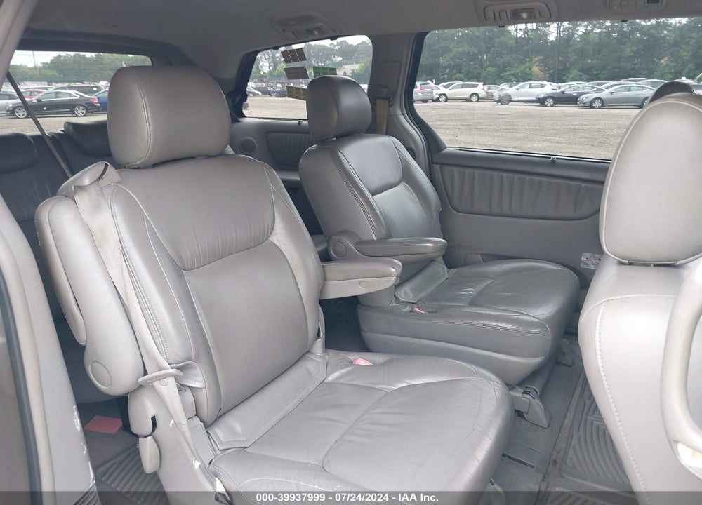 2004 TOYOTA SIENNA XLE VIN: 5TDZA22C14S037634