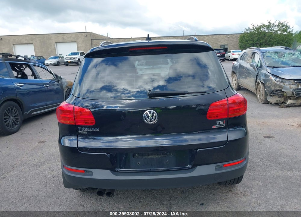 2018 VOLKSWAGEN TIGUAN LIMITED 2.0T VIN: WVGBV7AX6JK004246