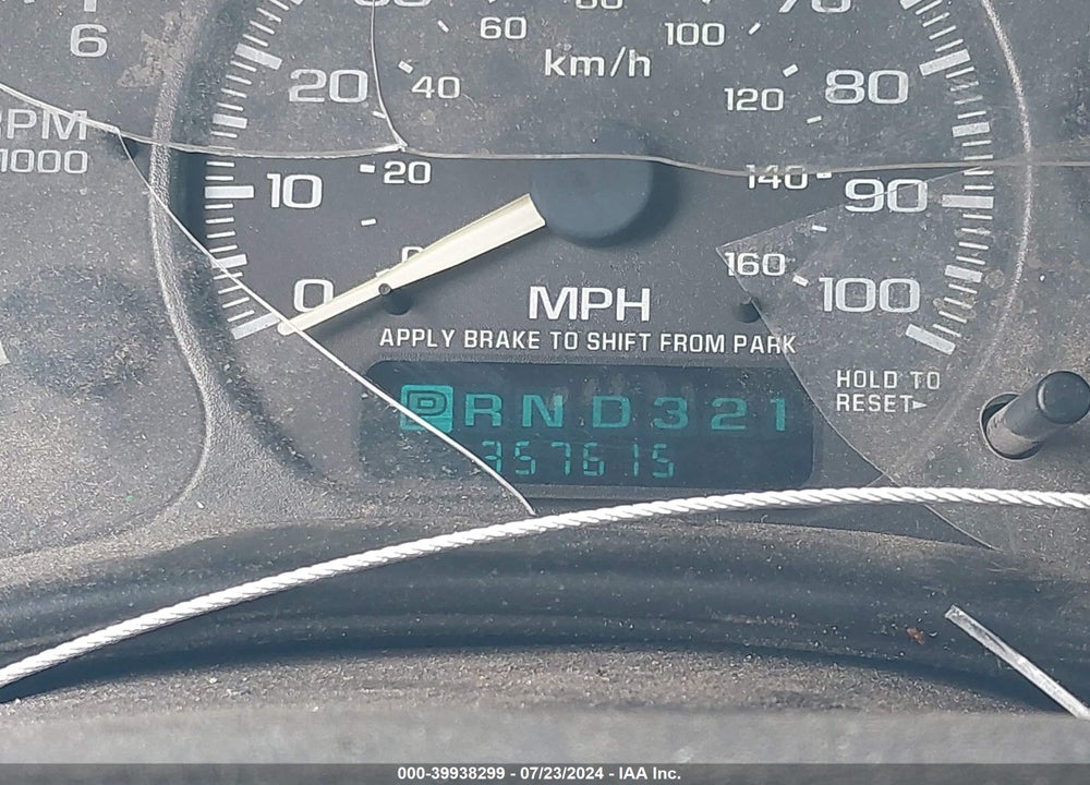 1999 CHEVROLET SILVERADO 1500 VIN: 1GCEC14WXXE200561