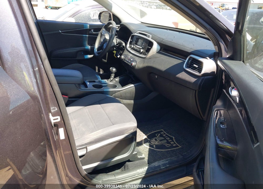 2018 KIA SORENTO 3.3L LX VIN: 5XYPGDA59JG421691