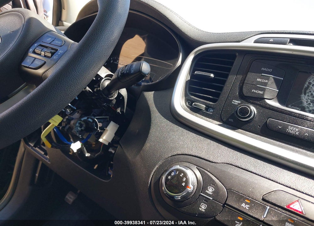 2018 KIA SORENTO 3.3L LX VIN: 5XYPGDA59JG421691