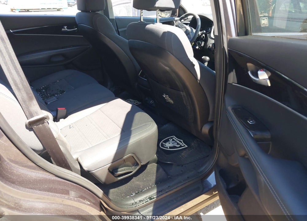 2018 KIA SORENTO 3.3L LX VIN: 5XYPGDA59JG421691