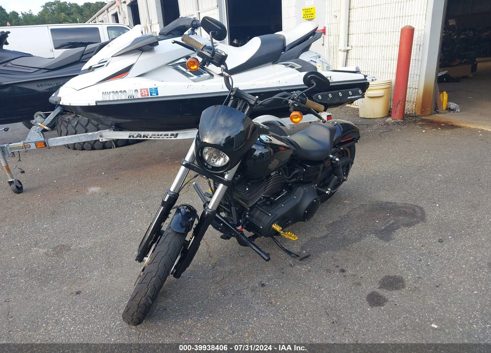 2016 HARLEY-DAVIDSON FXDLS VIN: 1HD1GS823GC324715