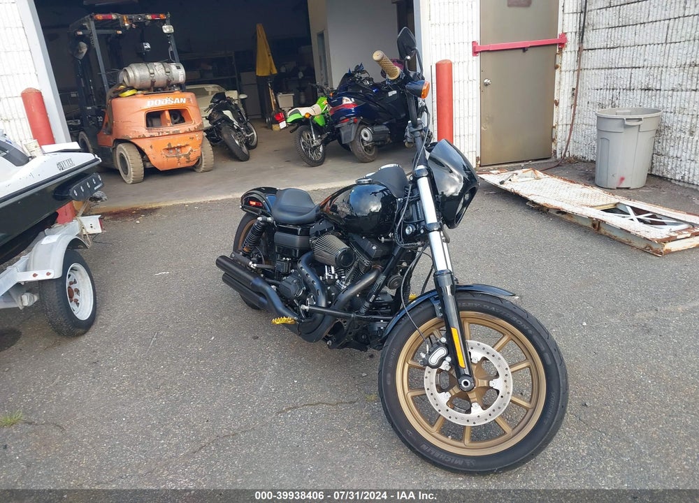 2016 HARLEY-DAVIDSON FXDLS VIN: 1HD1GS823GC324715