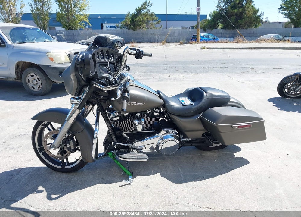 2018 HARLEY-DAVIDSON FLHX STREET GLIDE VIN: 1HD1KBC30JB651844