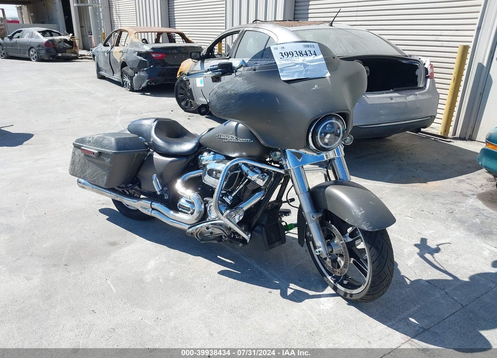 2018 HARLEY-DAVIDSON FLHX STREET GLIDE VIN: 1HD1KBC30JB651844