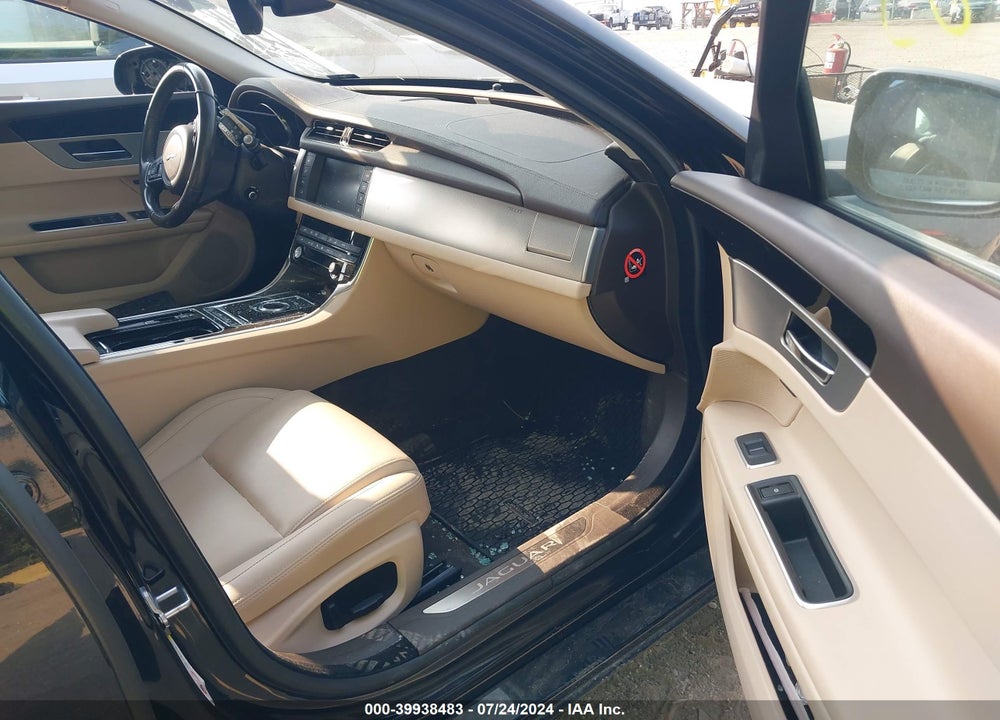 2016 JAGUAR XF 35T PREMIUM VIN: SAJBJ4BV5GCY16816