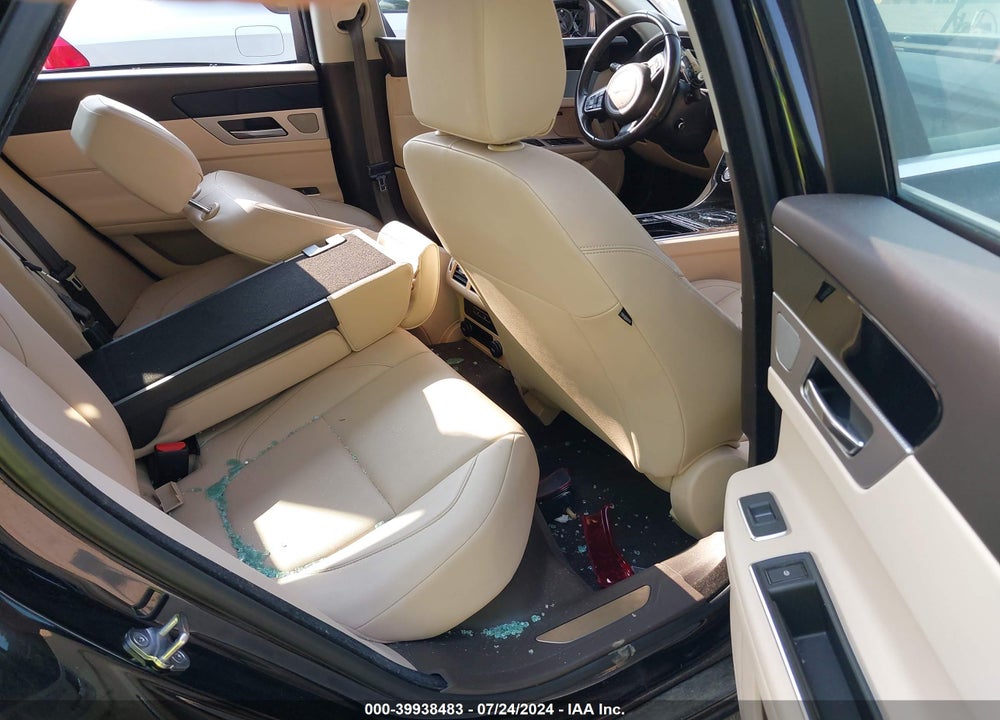 2016 JAGUAR XF 35T PREMIUM VIN: SAJBJ4BV5GCY16816
