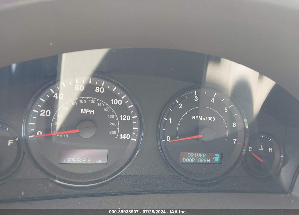 2005 JEEP GRAND CHEROKEE LAREDO VIN: 1J4GR48K05C697008