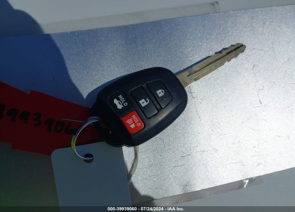 2017 TOYOTA COROLLA LE VIN: 5YFBURHE8HP658300