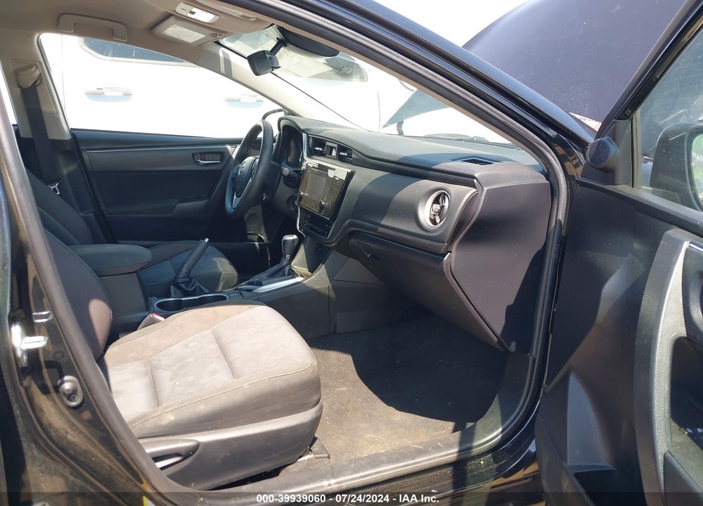 2017 TOYOTA COROLLA LE VIN: 5YFBURHE8HP658300