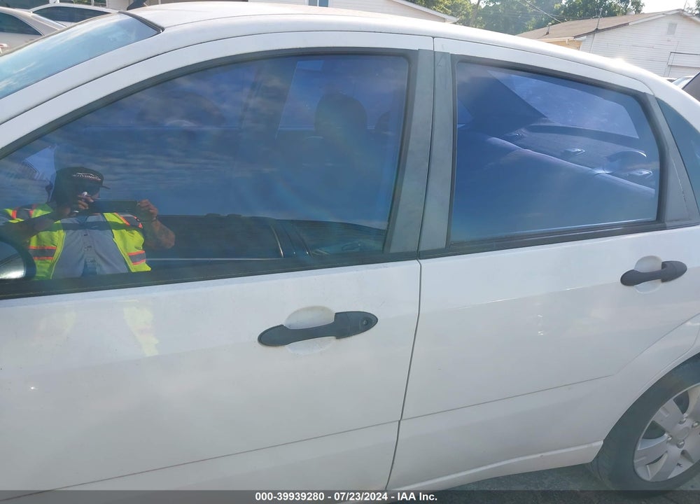 2007 FORD FOCUS S/SE/SES VIN: 1FAFP34N37W199376