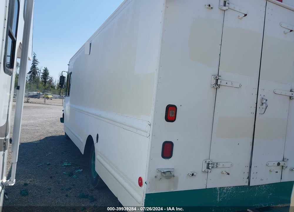 2005 WORKHORSE CUSTOM CHASSIS FORWARD CONTROL CHASSIS P4500 VIN: 5B4KP42U453411554