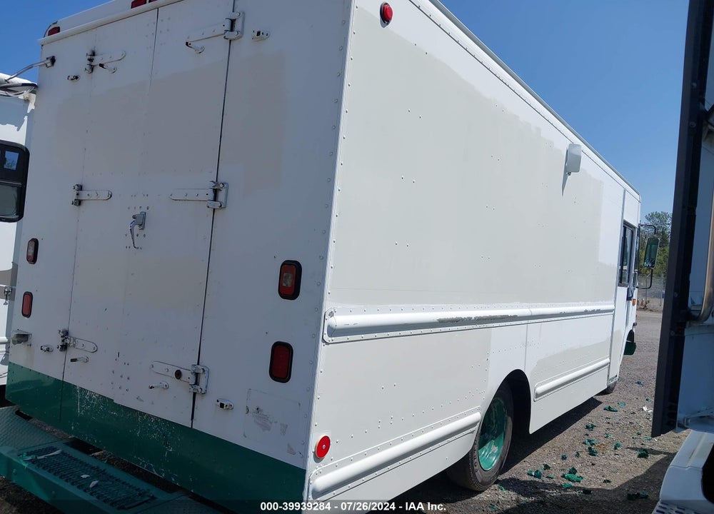 2005 WORKHORSE CUSTOM CHASSIS FORWARD CONTROL CHASSIS P4500 VIN: 5B4KP42U453411554
