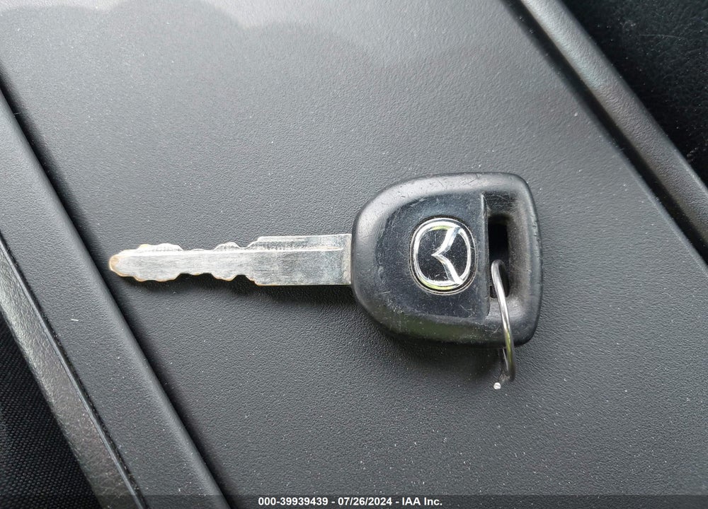 2011 MAZDA 3 I SPORT VIN: JM1BL1UG6B1421392