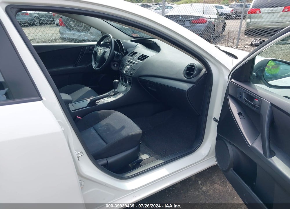 2011 MAZDA 3 I SPORT VIN: JM1BL1UG6B1421392