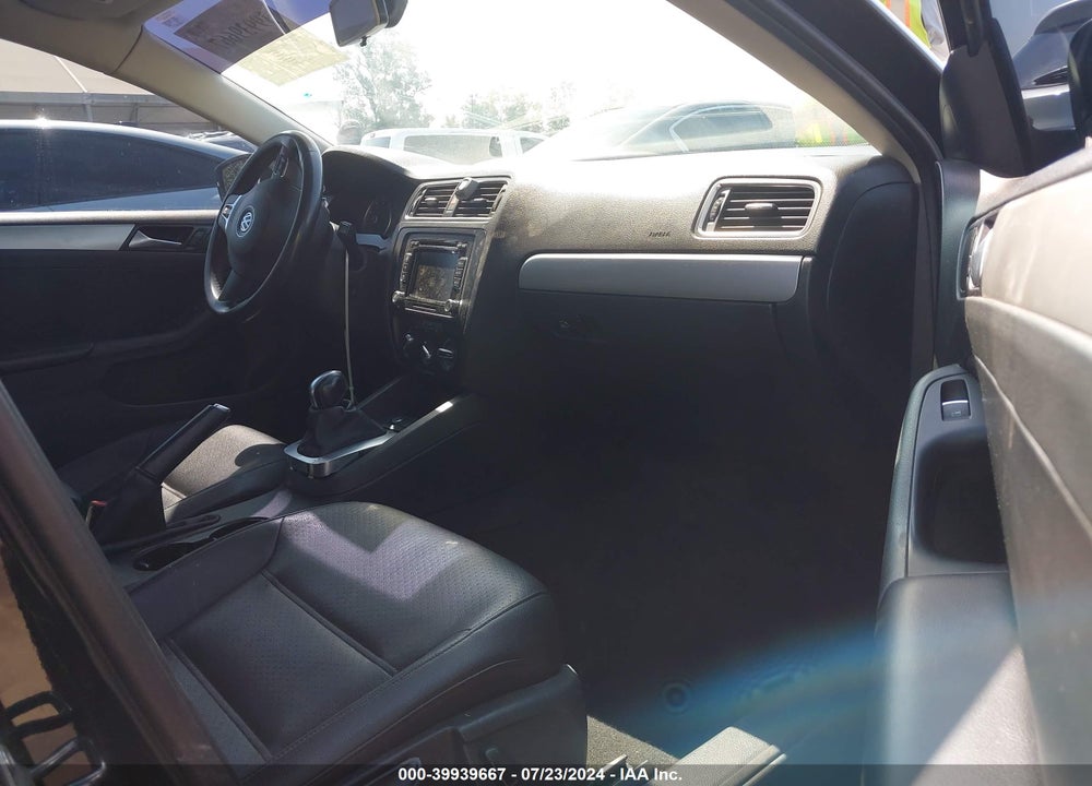 2014 VOLKSWAGEN JETTA 1.8T SE VIN: 3VWD17AJ3EM328349