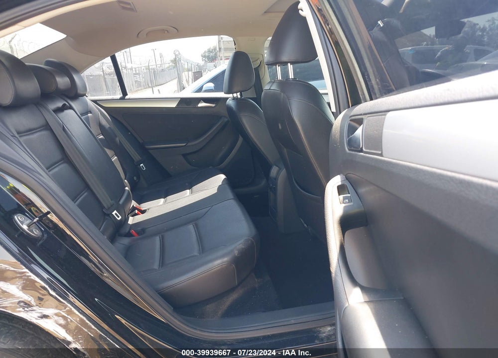 2014 VOLKSWAGEN JETTA 1.8T SE VIN: 3VWD17AJ3EM328349