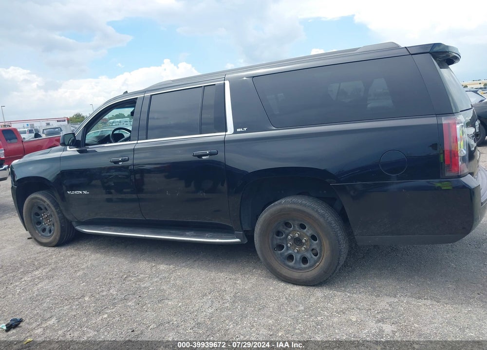 2017 GMC YUKON XL SLT VIN: 1GKS2GKC5HR257587