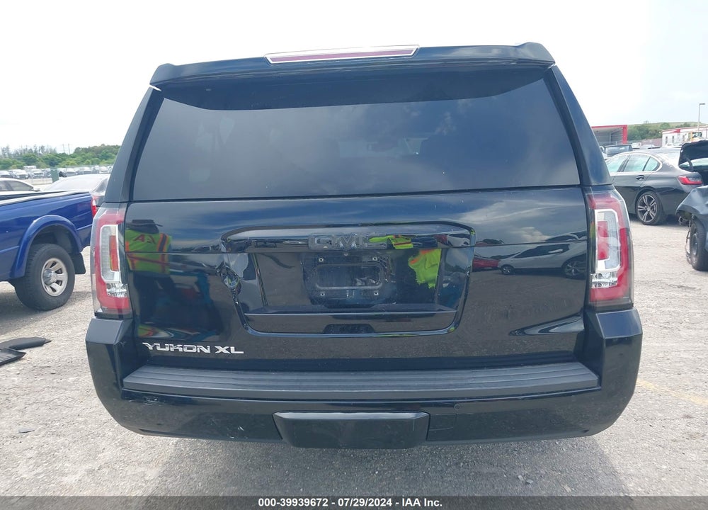 2017 GMC YUKON XL SLT VIN: 1GKS2GKC5HR257587