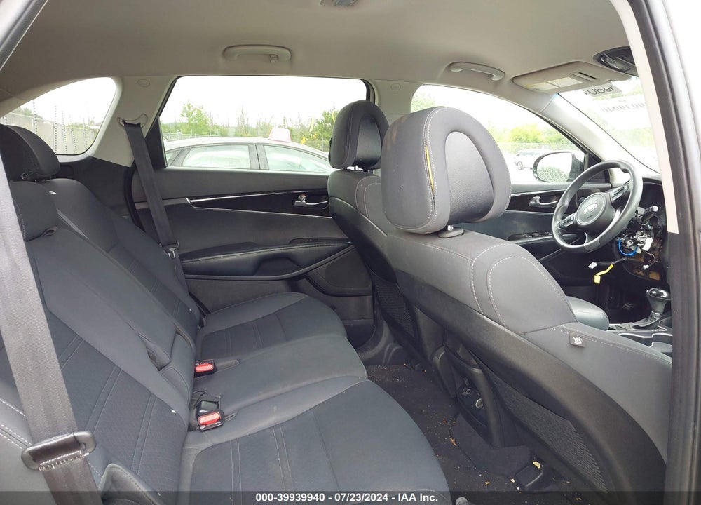 2016 KIA SORENTO 3.3L LX VIN: 5XYPGDA55GG138956