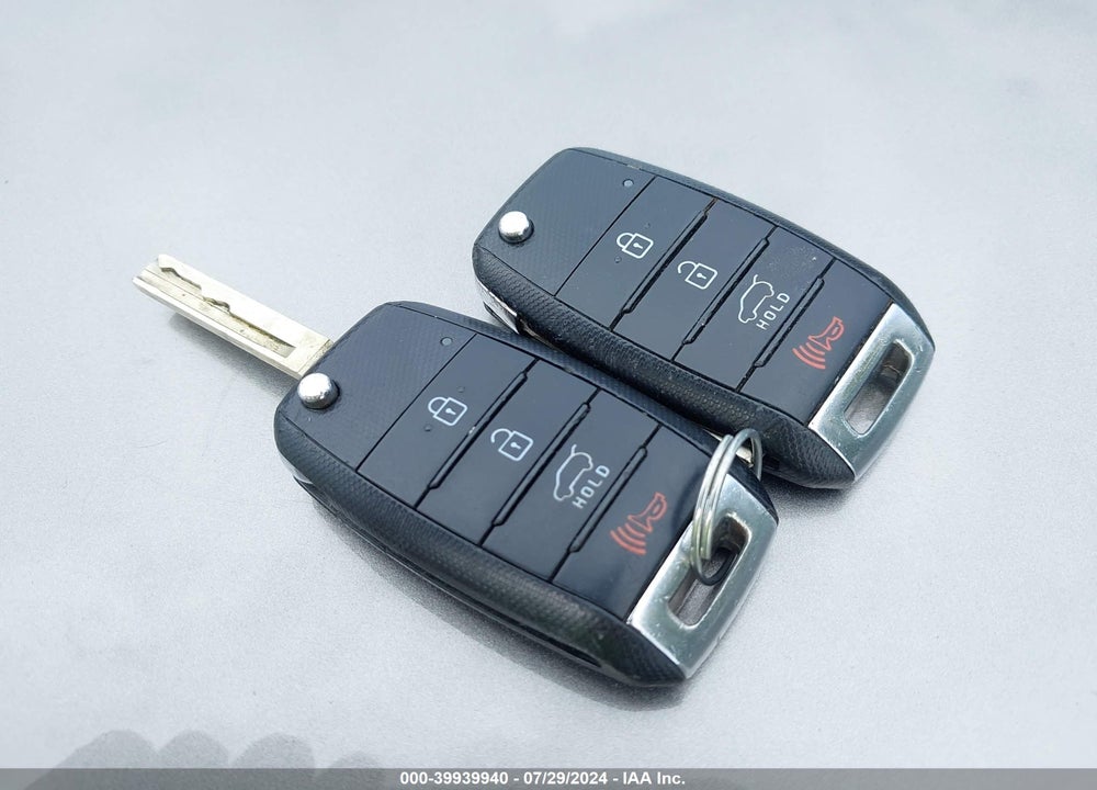2016 KIA SORENTO 3.3L LX VIN: 5XYPGDA55GG138956