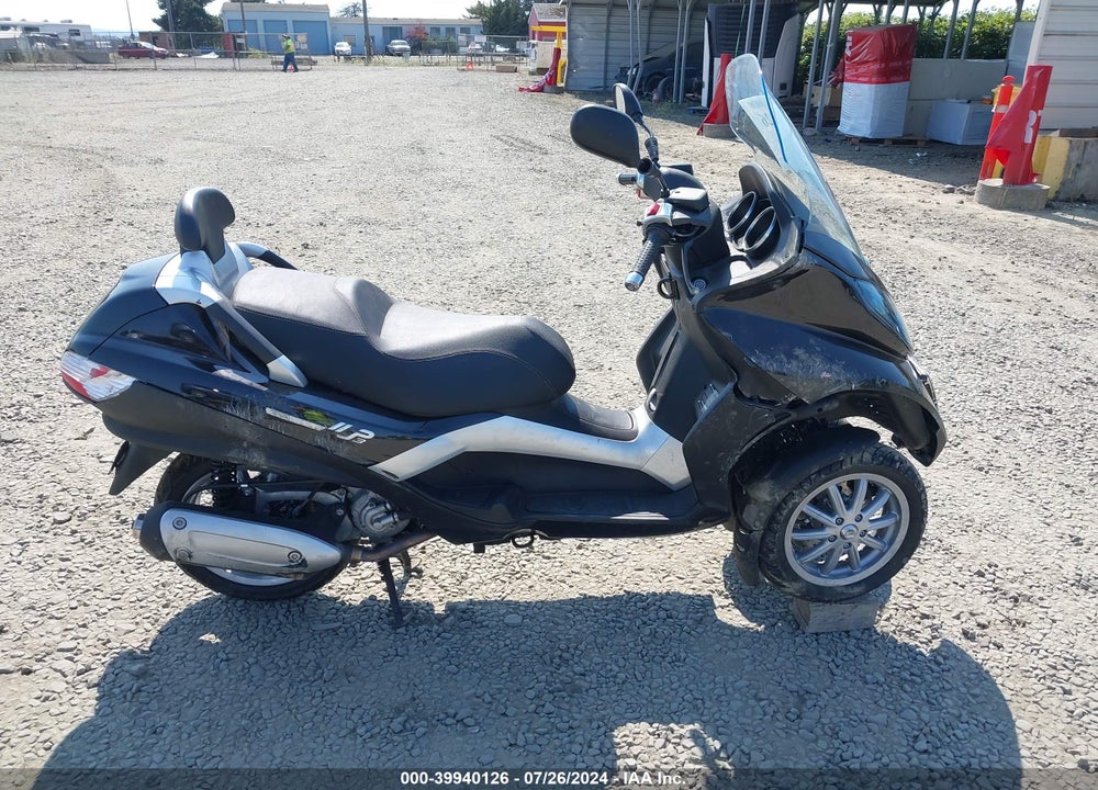 2010 PIAGGIO MP3 250 VIN: ZAPM479M7A5004327
