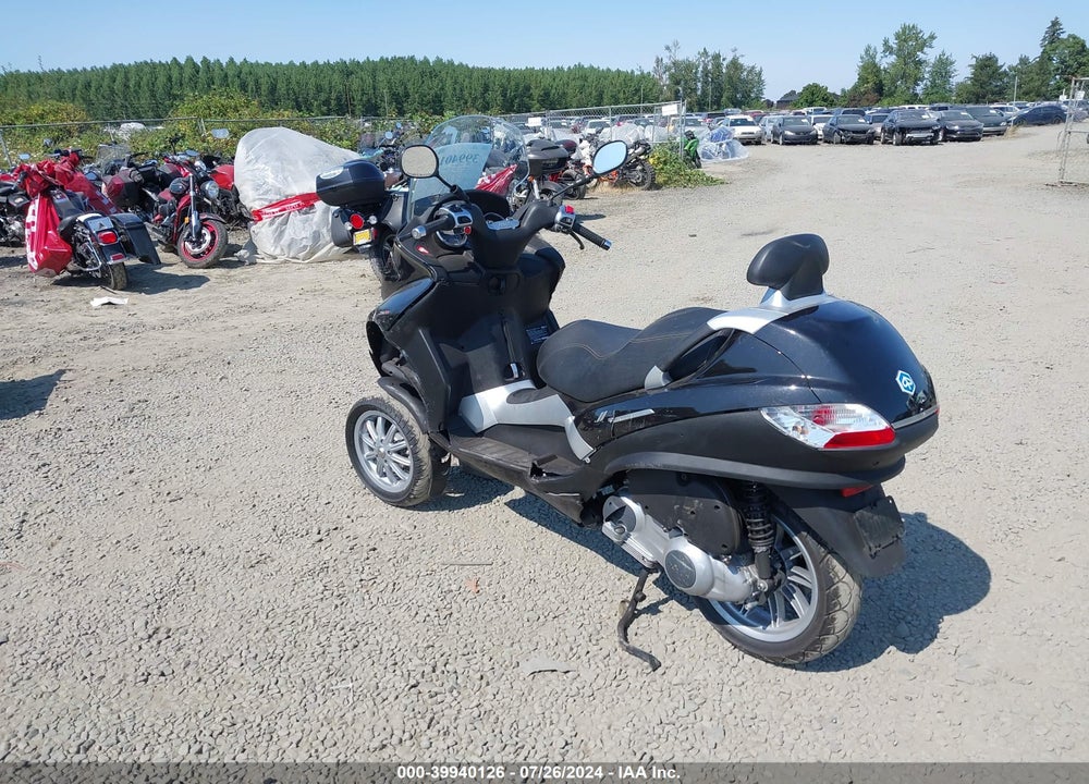 2010 PIAGGIO MP3 250 VIN: ZAPM479M7A5004327