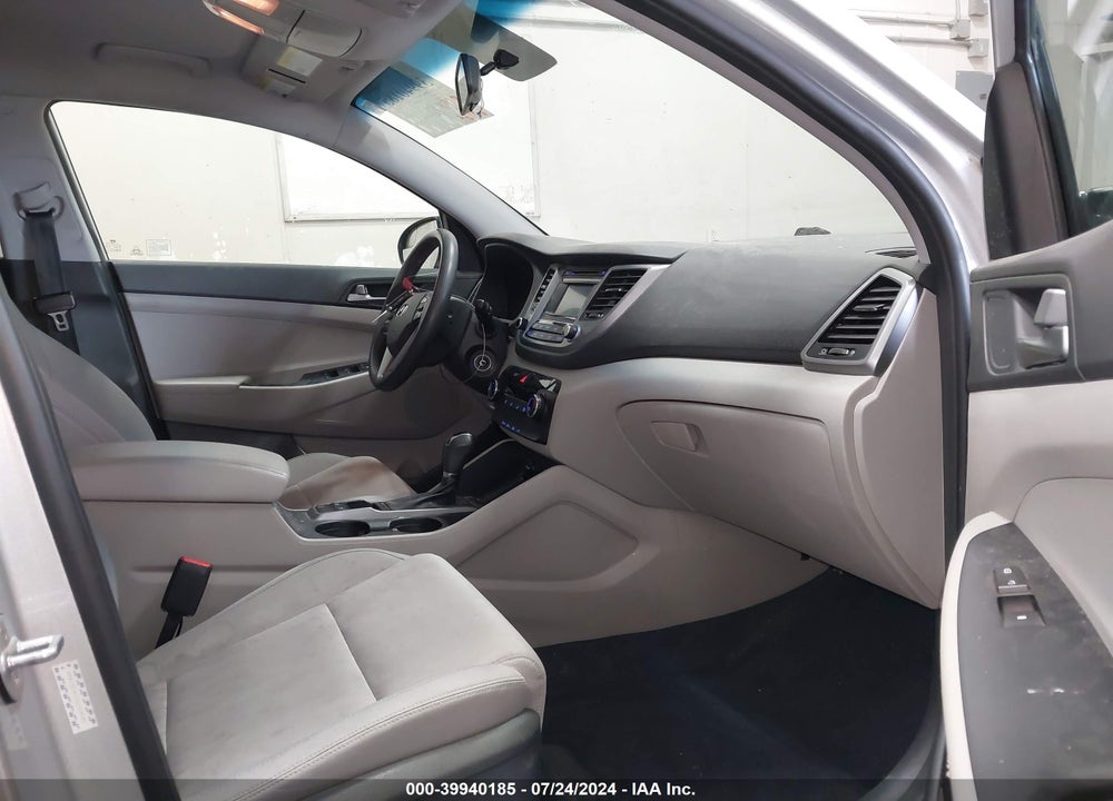 2017 HYUNDAI TUCSON SE VIN: KM8J3CA42HU549486